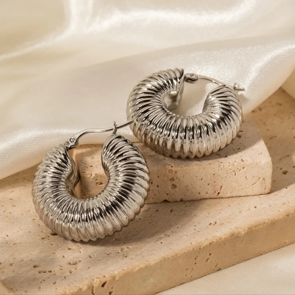 Hollow Earrings - Picture 10 of 13